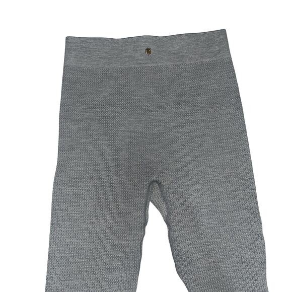 Fabletics Sz XS Gray Cable Knit 7/8 Legging - Picture 9 of 10